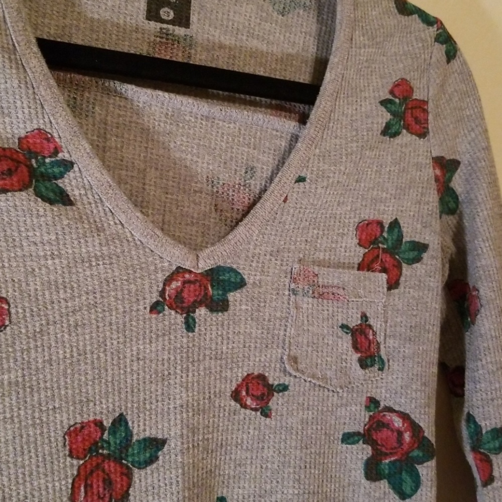 Grey, rosey shirt - Picture 2 of 3